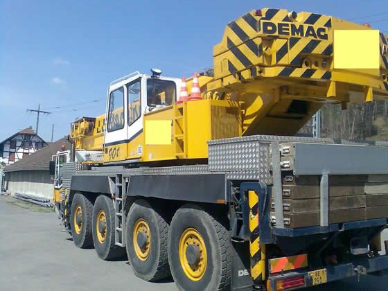 60T MOBILE CRANE