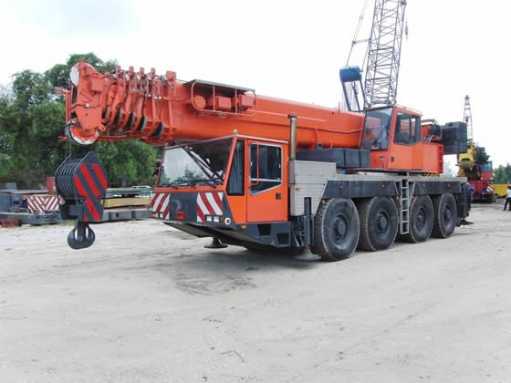 80T MOBILE CRANE