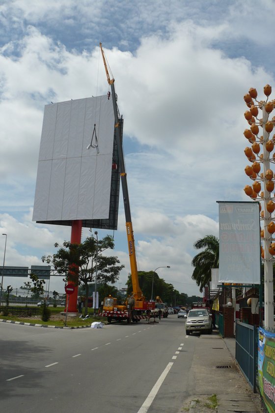 20T CRANE LIFT SIGNBOARD