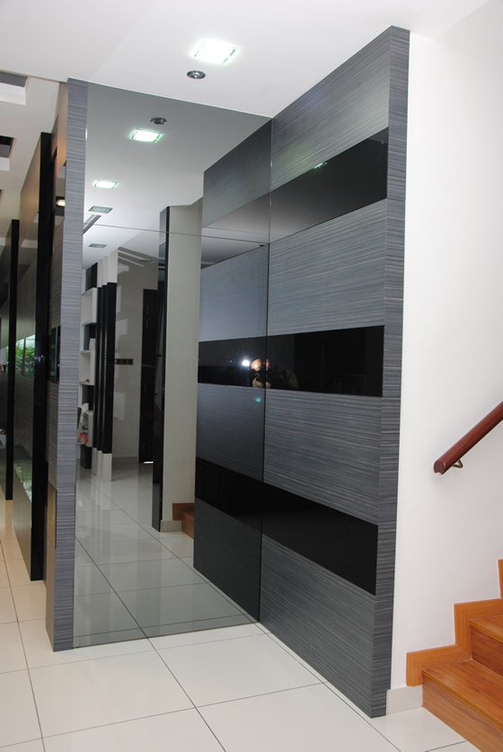 Glass Mirror Wall