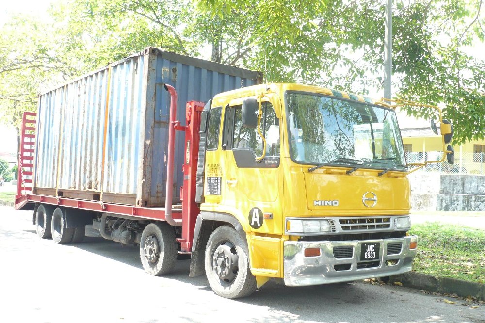 Low Loader (27ft) with Winch