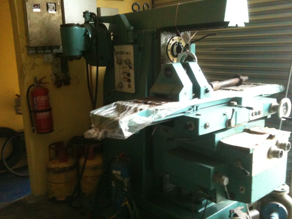 Universal Milling Machine