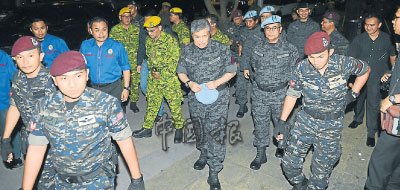 內長親自率隊 展開非法外勞大逮捕 內長親自率隊 展開非法外勞大逮捕