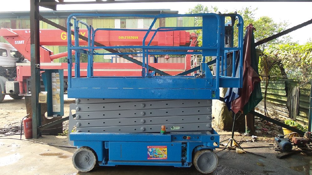 genie 12m scissor lift rental johor bahru Malaysia (pengeran