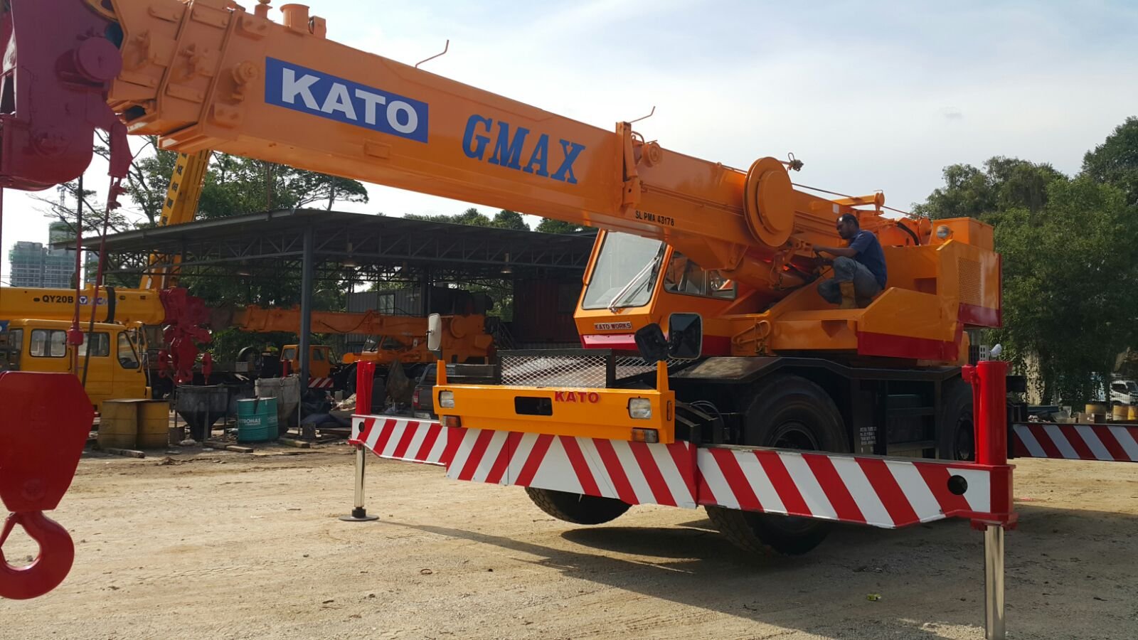 25t Rough terrain crane for rent in Johor and pengerang  and