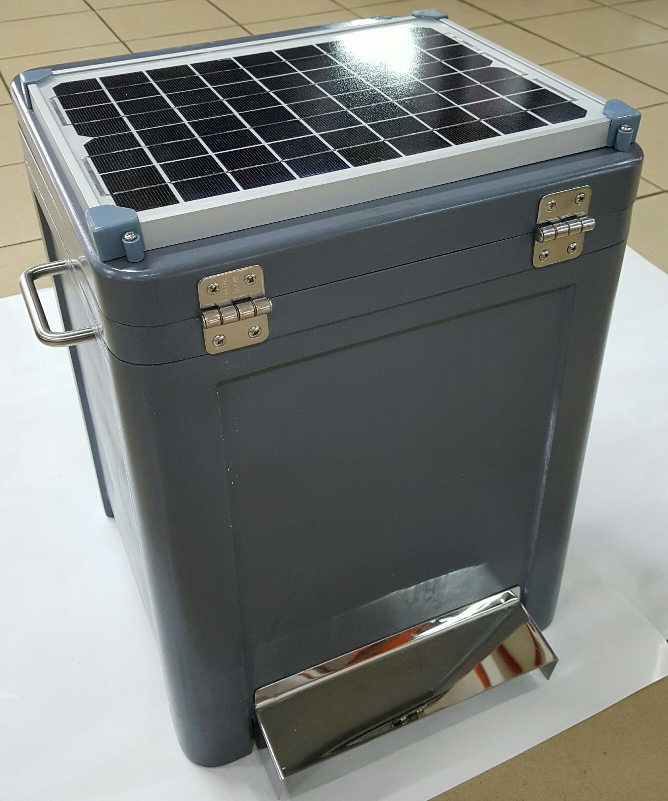 Solar automatic koi food feeder koi pond accessories johor for Koi pond johor bahru