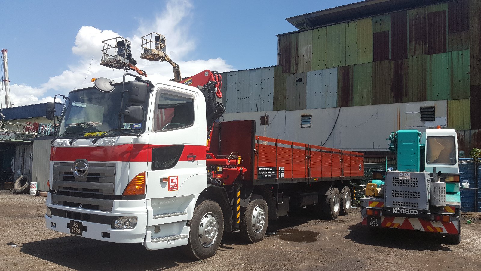 10 tons and 18 tons lorry crane for rent in johor bahru and 