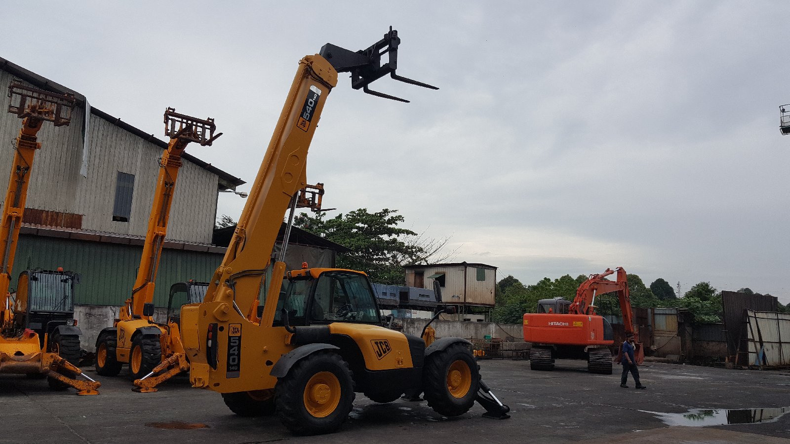 JCB TELEHANDLER 540-140 FOR RENT IN JOHOR AND PENGERANG.