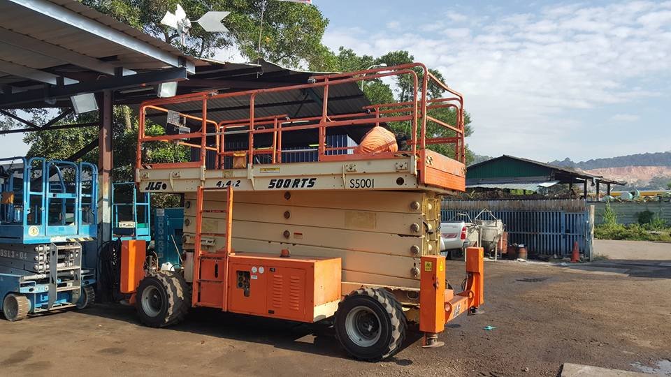 JLG 50FT (18M) DIESEL SCISSOR FOR RENT IN JOHOR BAHRU AND PENGERANG. MALAYSIA