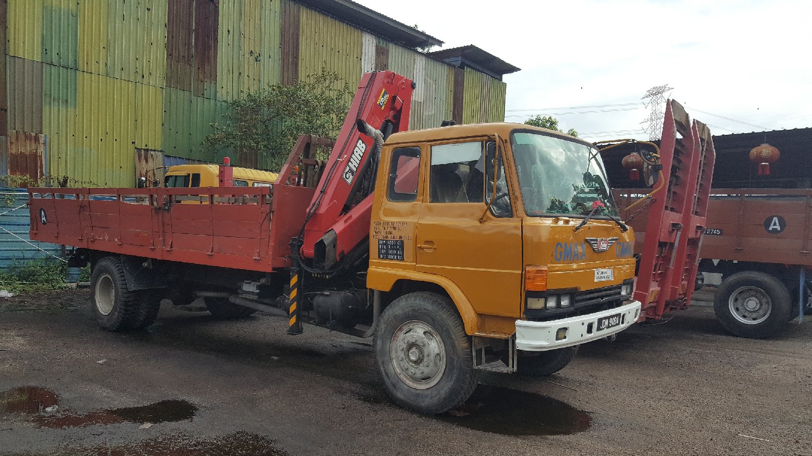 10 tons and 18 tons lorry crane for rent in johor bahru and pengerang, johor.Malaysia