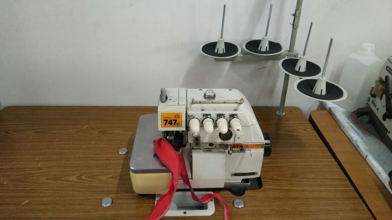 Record Overlock Sewing Machine