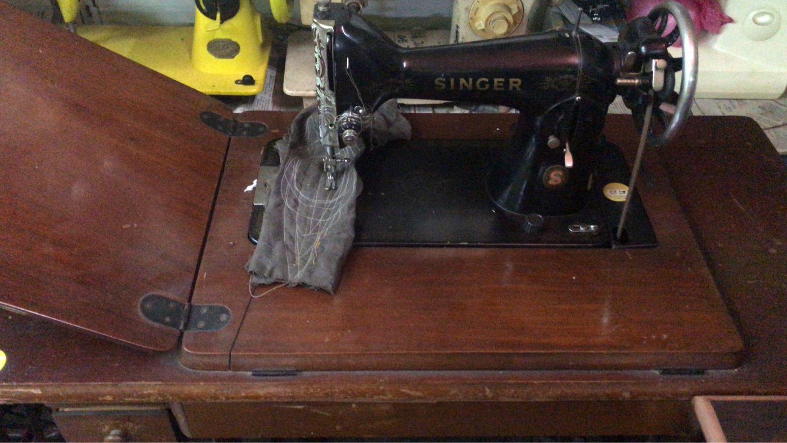 Second Hand Singer Anti Sewing Machine 