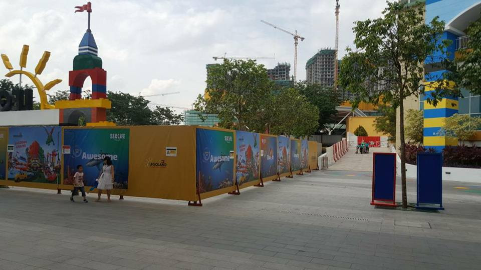 Legoland Hoarding2