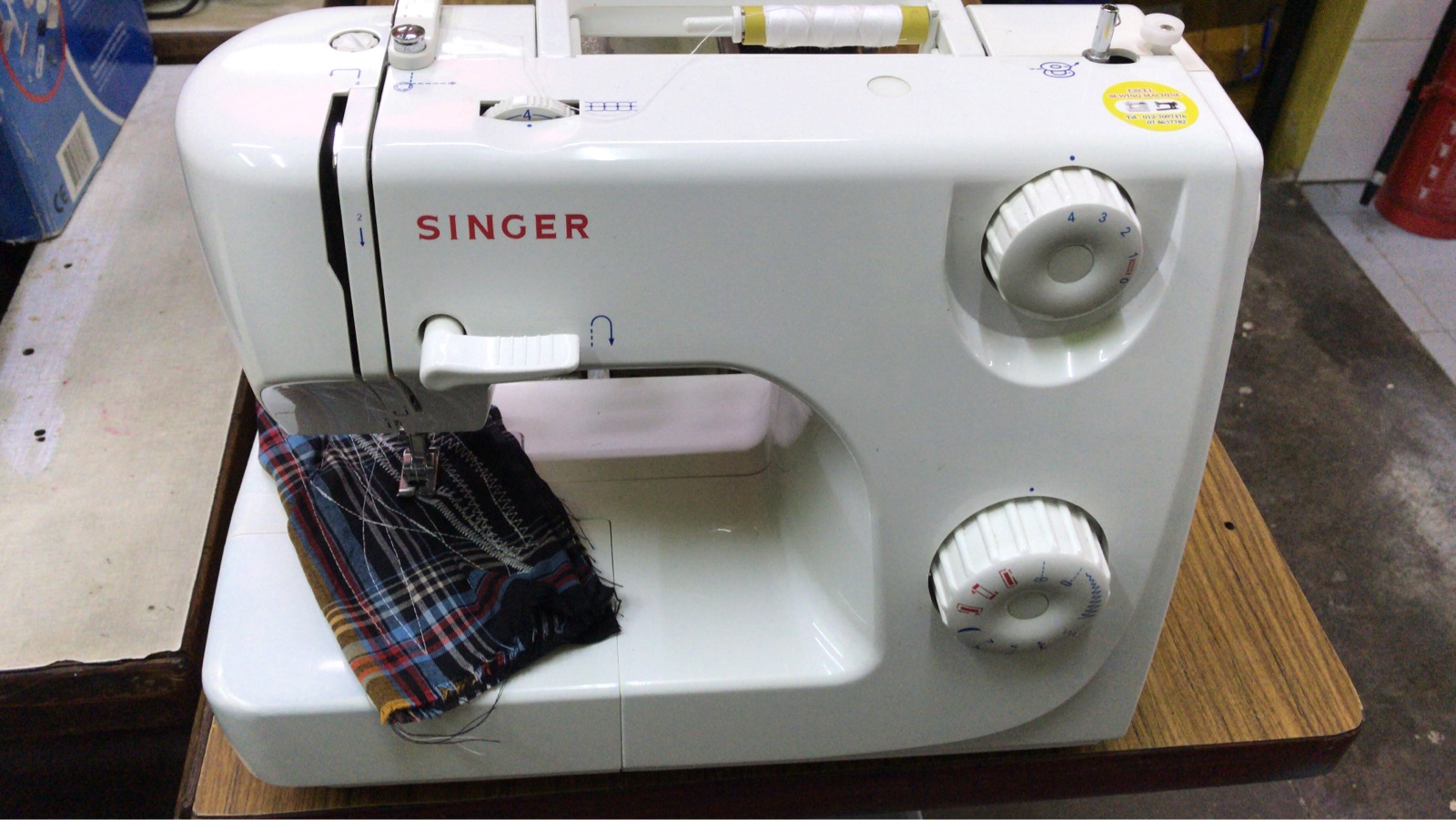 Singer Portable Zie Zig Sewing Machine 