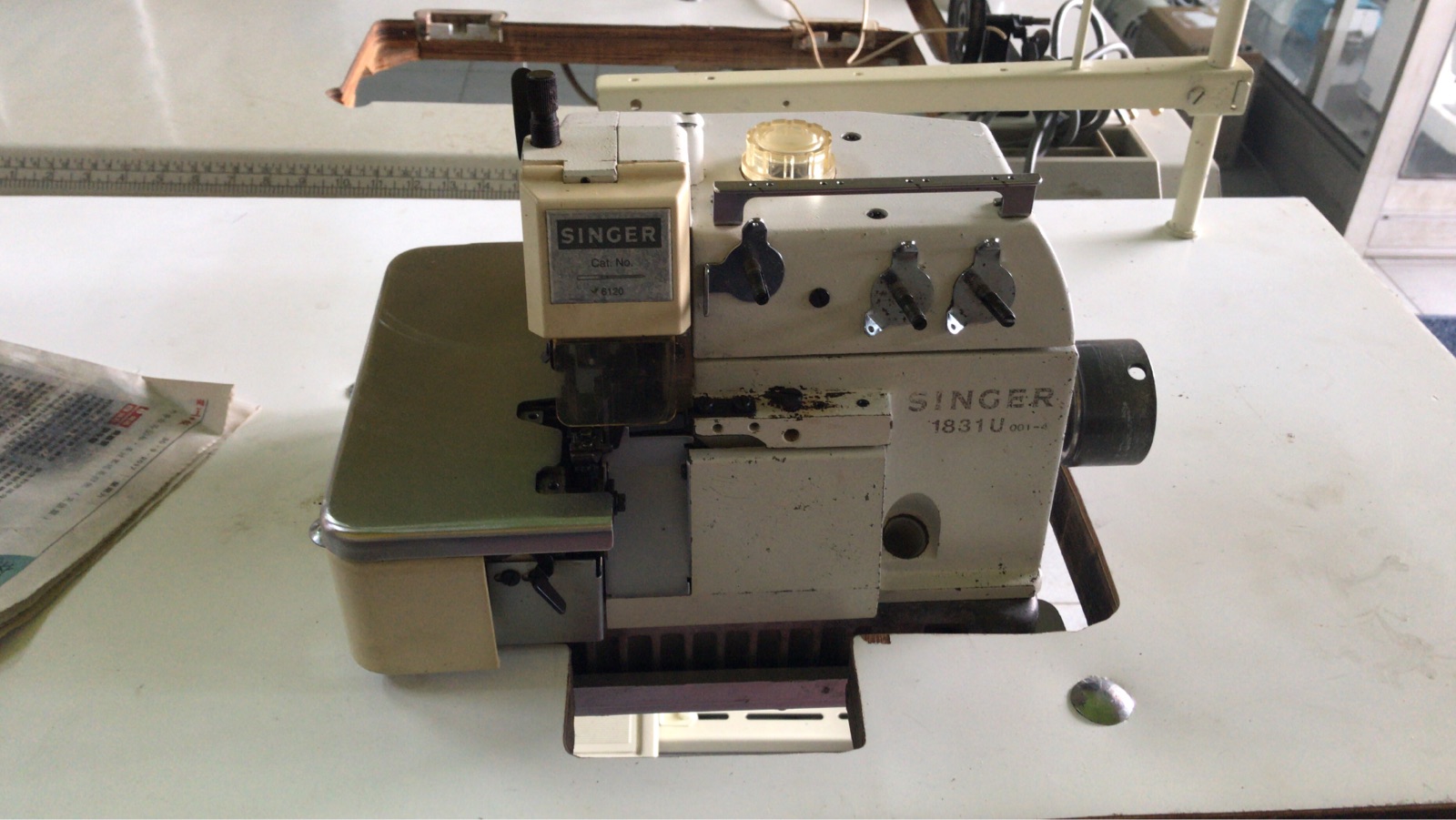 Second Hand Singer Overlock Sewing Machine 