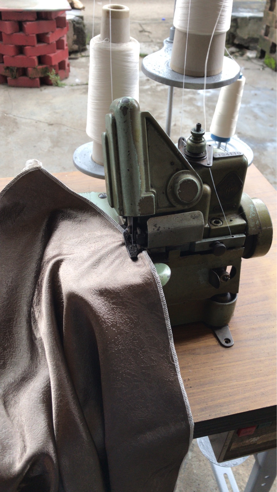 Second Hand Overlock Sewing Machine 