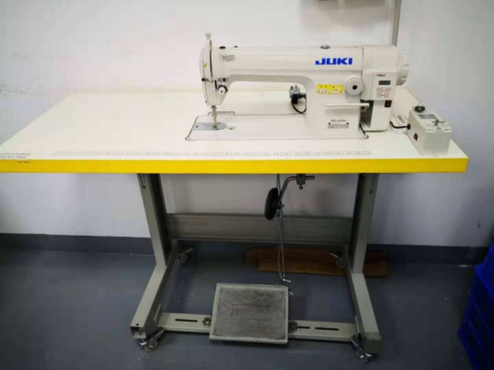 Juki Hi Speed Direct Drive Motor Sewing Machine 