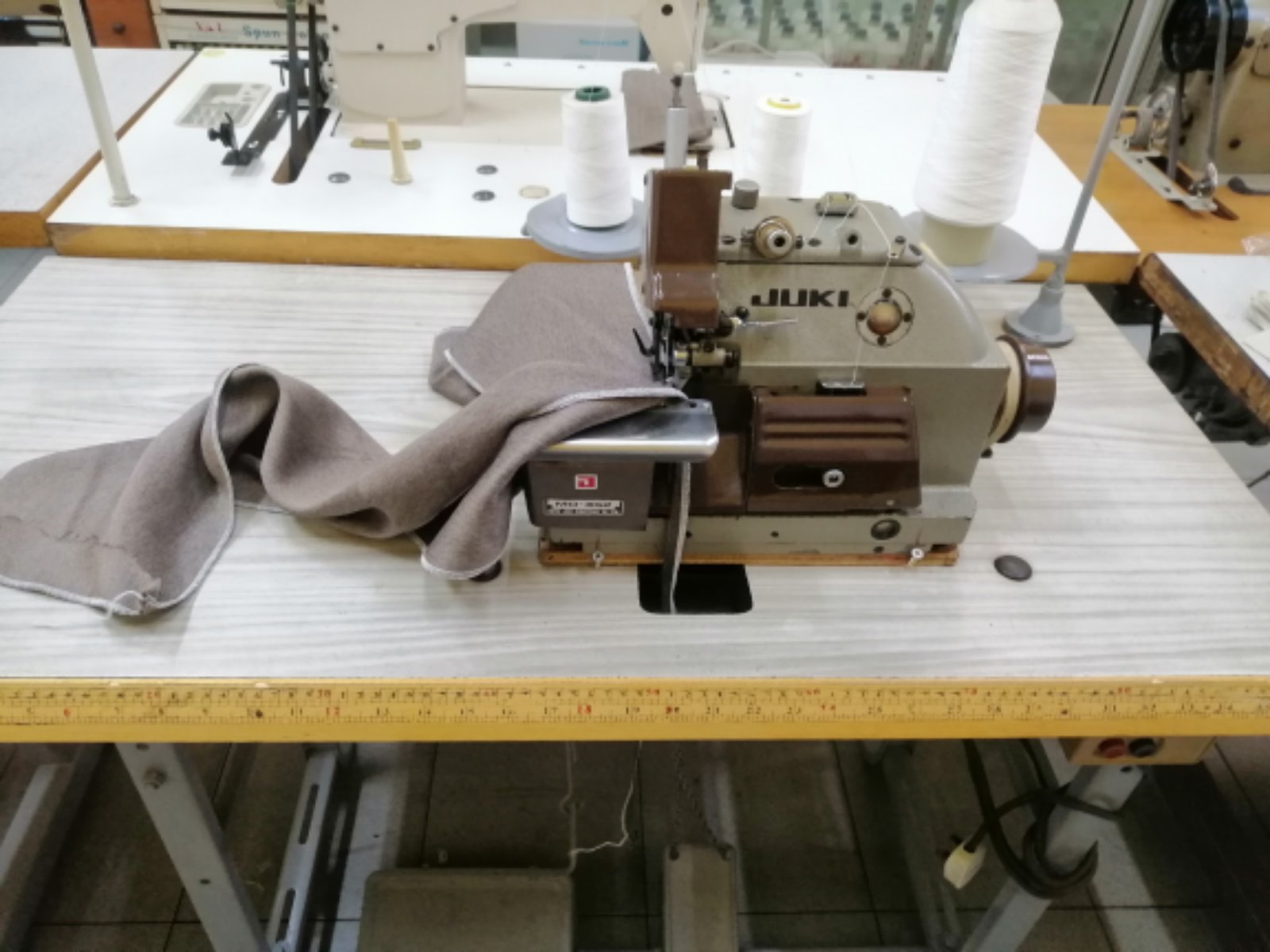 Second Hand Juki Industrial Overlock Sewing Machine 