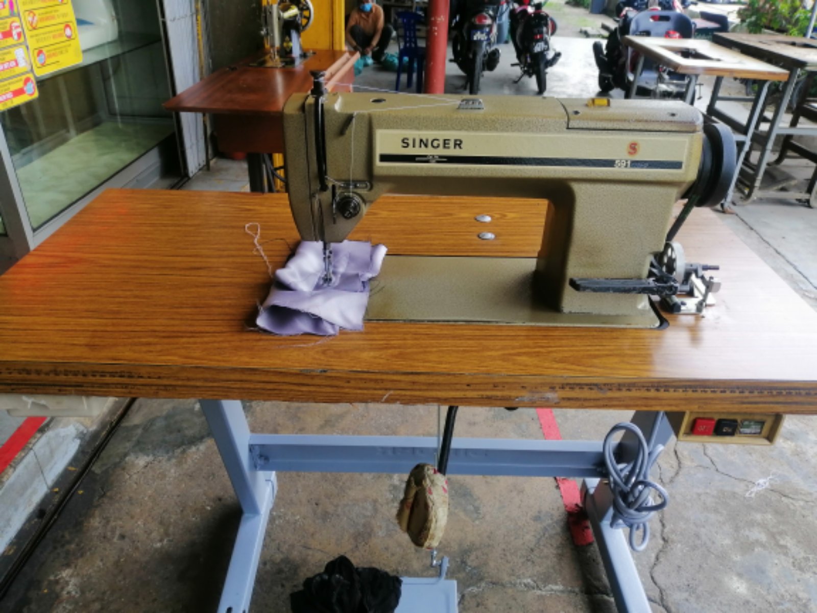 Singer Hi Speed Industrial Lockstich Sewing Machine 