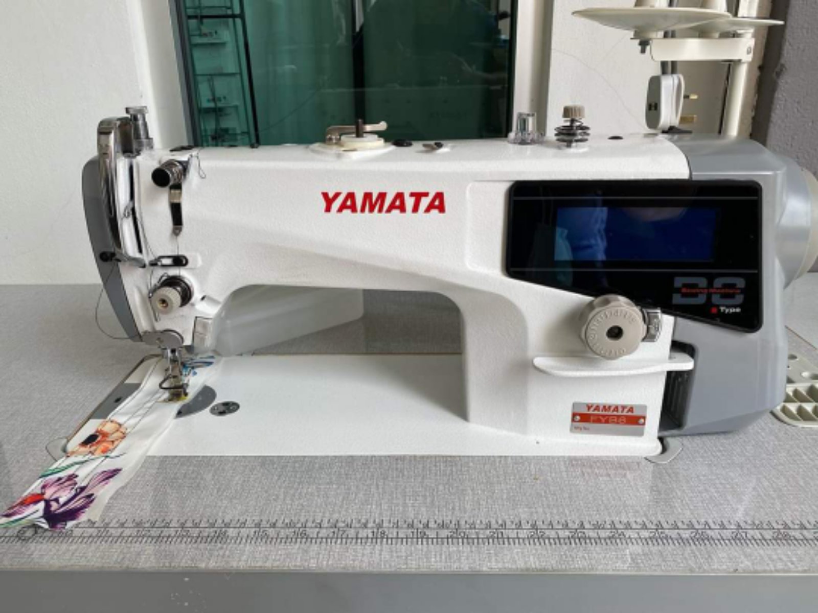 Yamata Industrial Hi Speed Sewing Automatik Direct Drive Motor Sewing Machine 