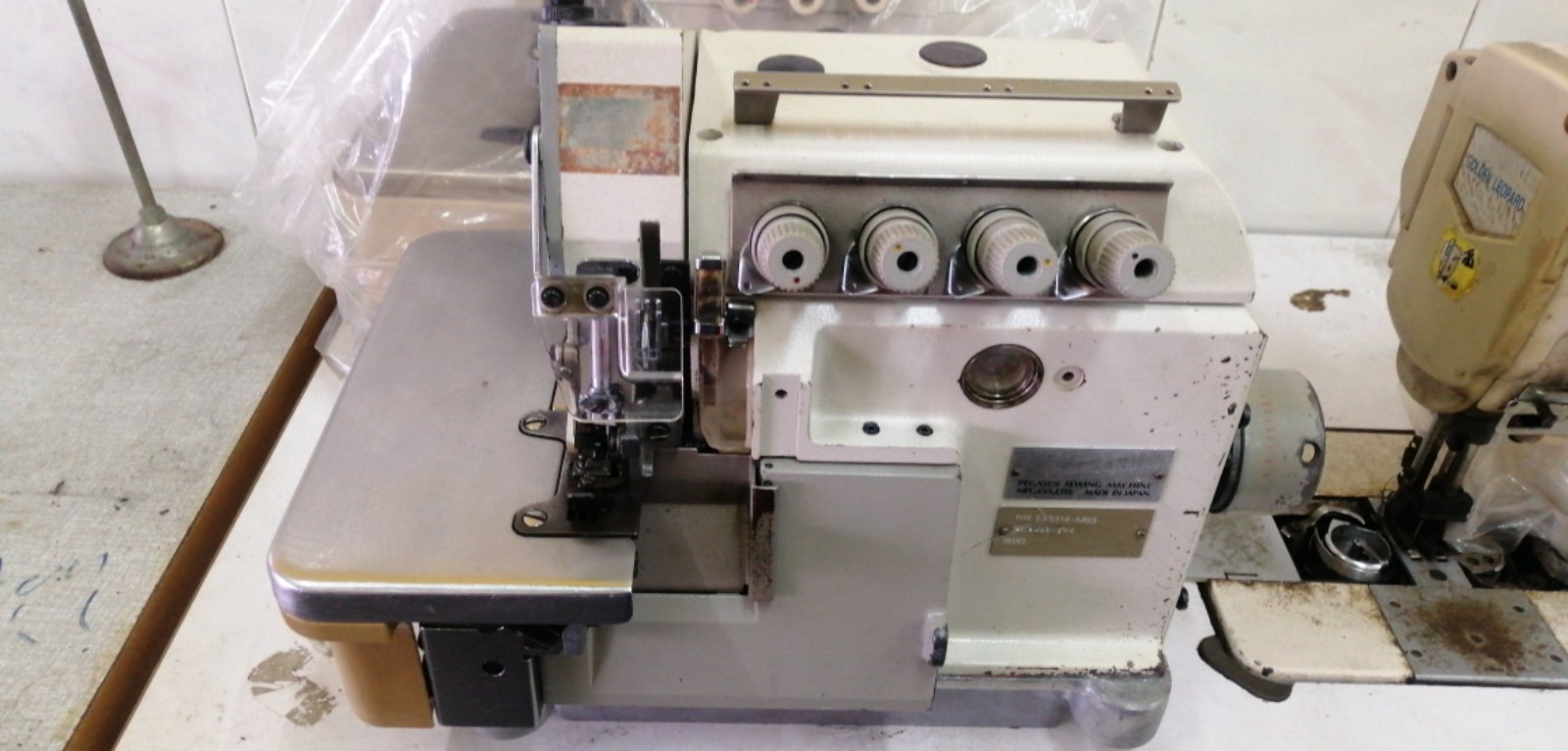 Pegasus Industrial Overlock Sewing Machine 