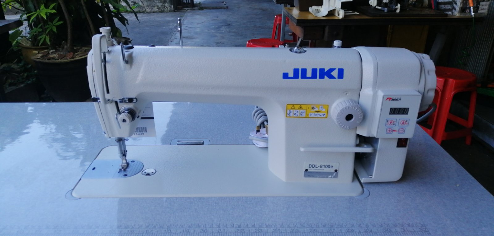 Juki Hi Speed Industrial Lockstich Sewing Machine 