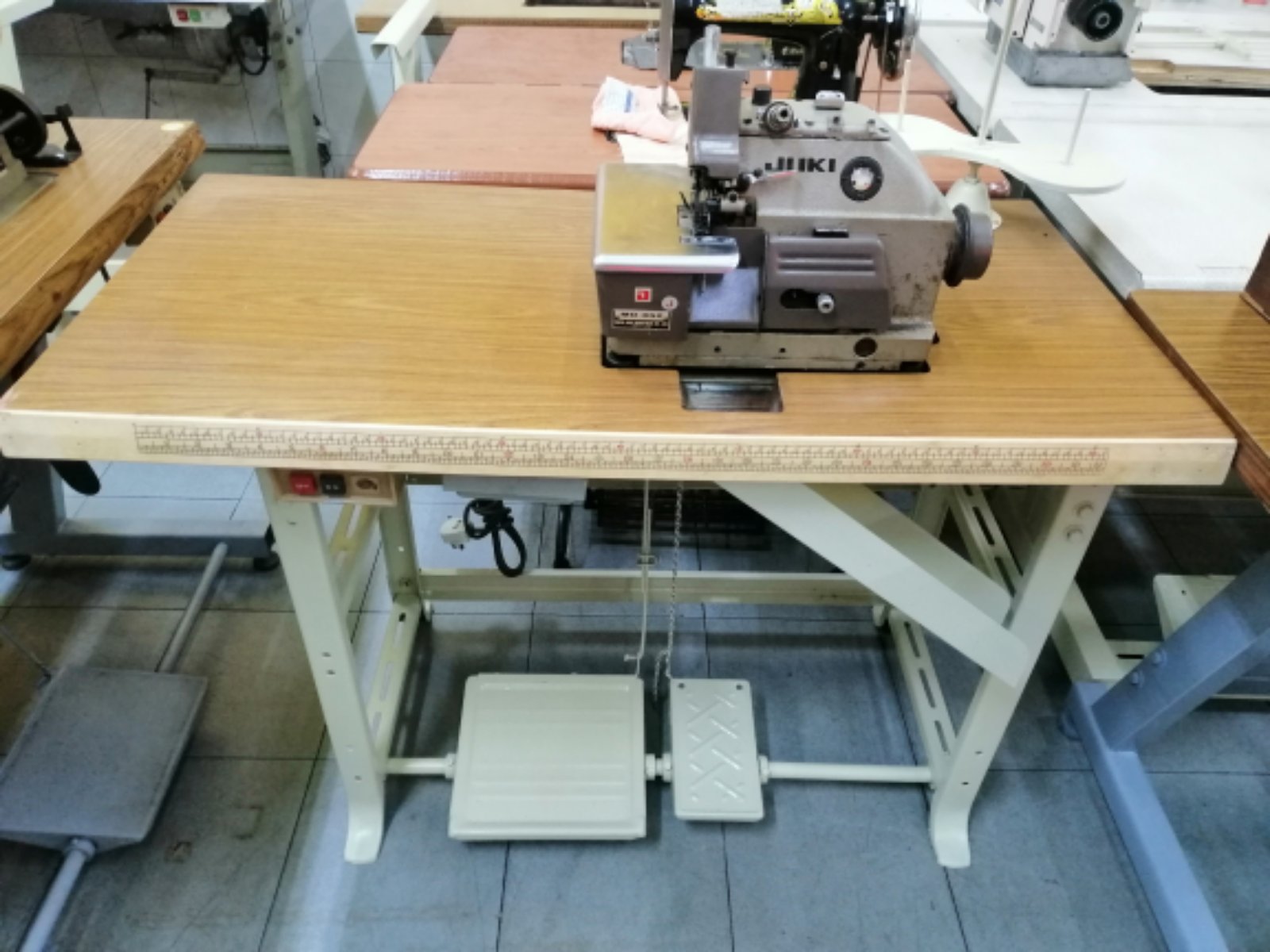 Second Hand Juki Overlock Industrial Sewing Machine 
