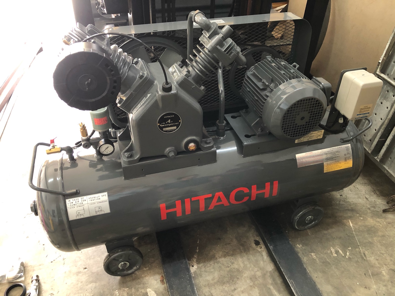 Hitachi Air Compressor 3.7P-9.5V5A 