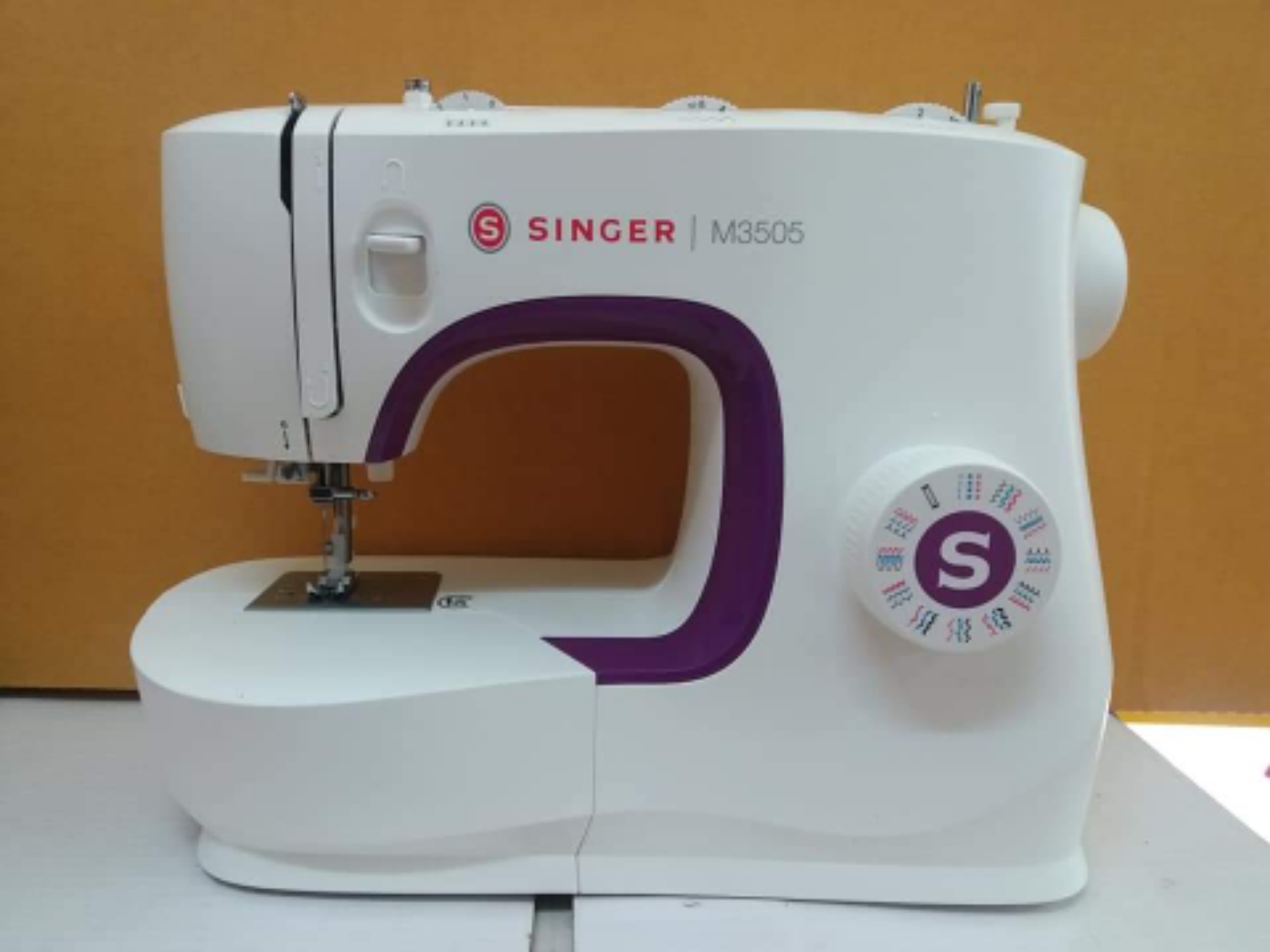 SINGER PORTABLE HOME SEWING MACHINE 