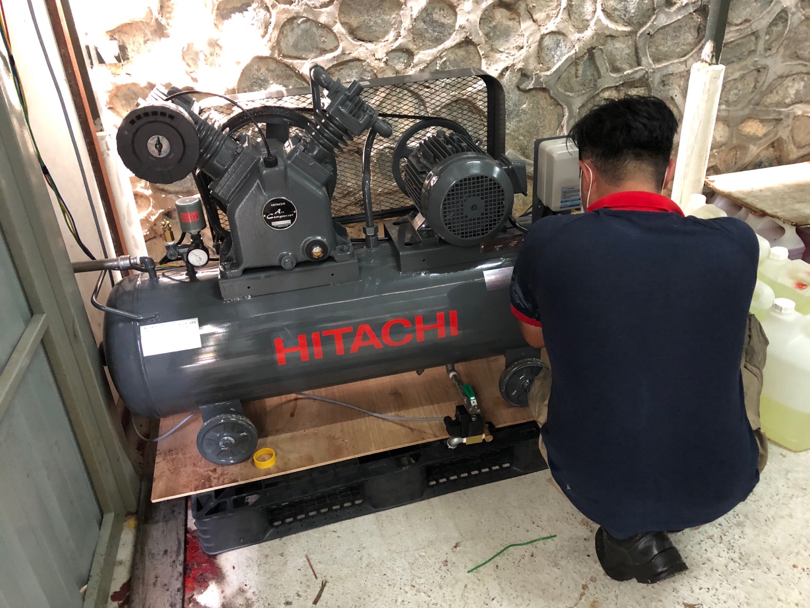 New Installation Hitachi Air Compressor 3.7P-9.5V5A 