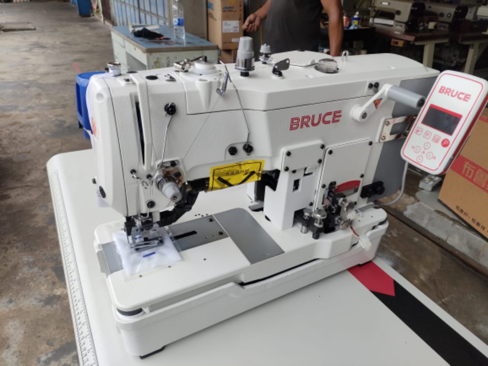 BRUCE INDUSTRIAL BUTTONHOLE SEWING MACHINE Johor Bahru, JB, Malaysia