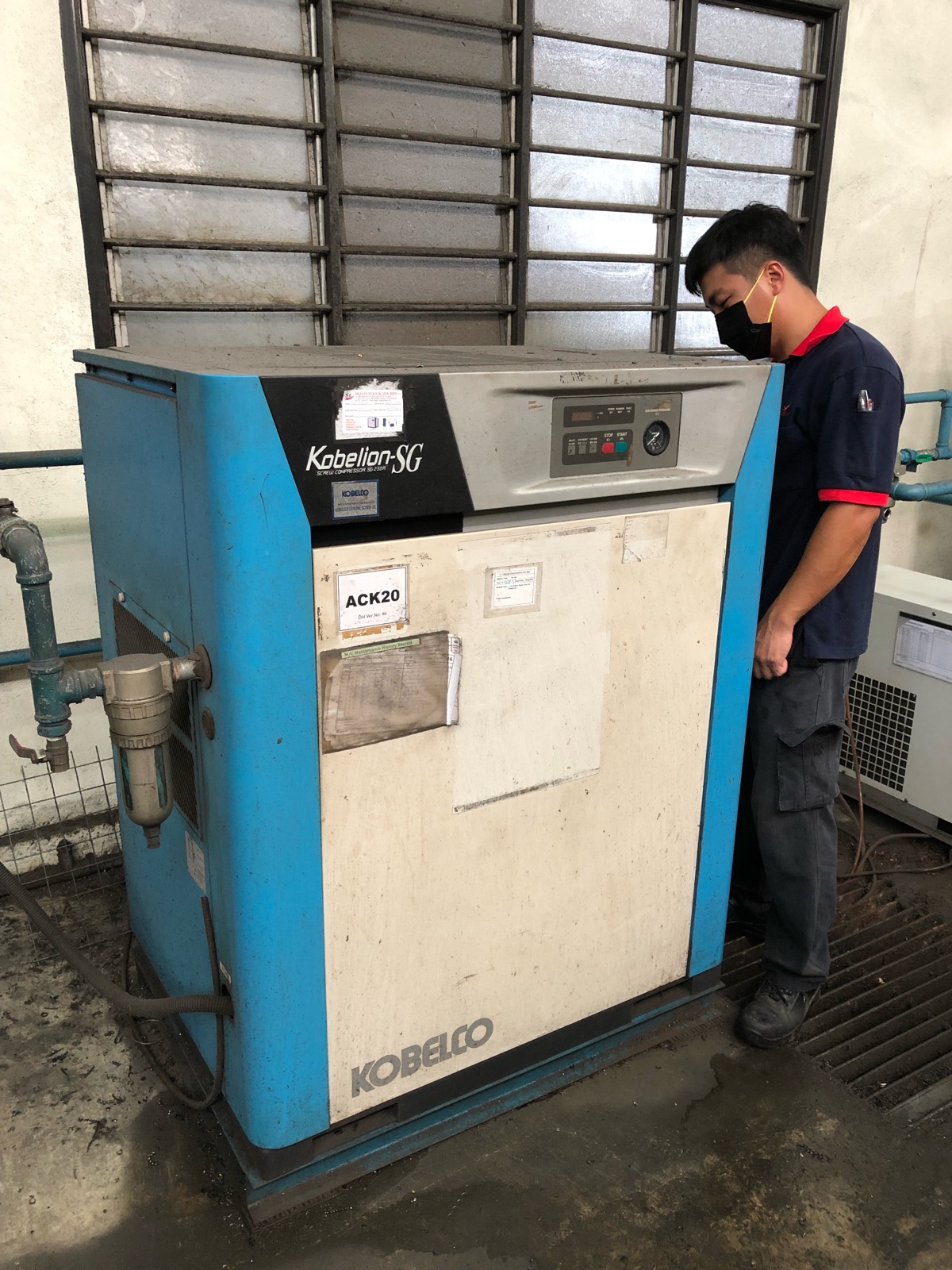 Service 20 HP Kobelco Air Compressor SG-230A