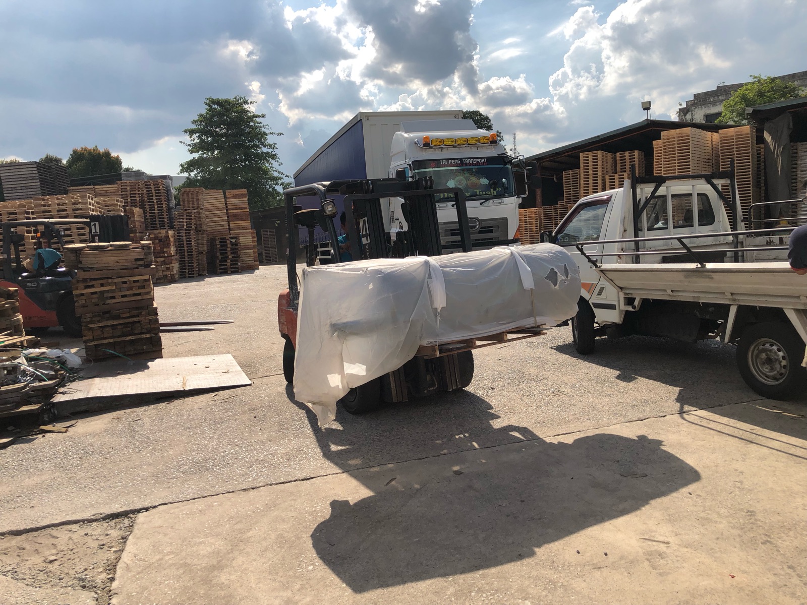 Forklift Unloading Yuen Fee 500 Litres Vertical Air Receiver Tank 