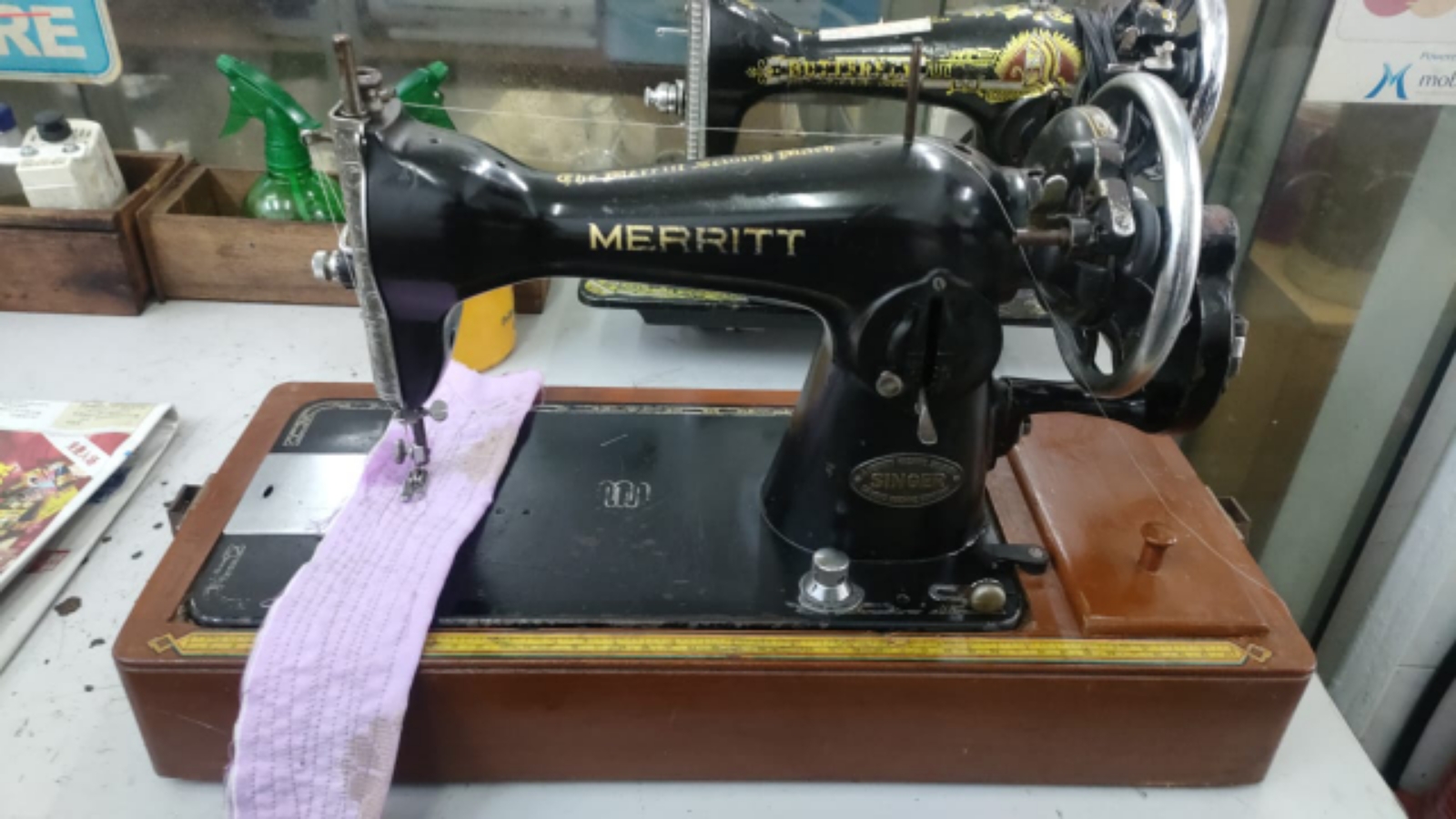 MERRITT ANTIQUE MANUAL HANDEH SEWING MACHINE