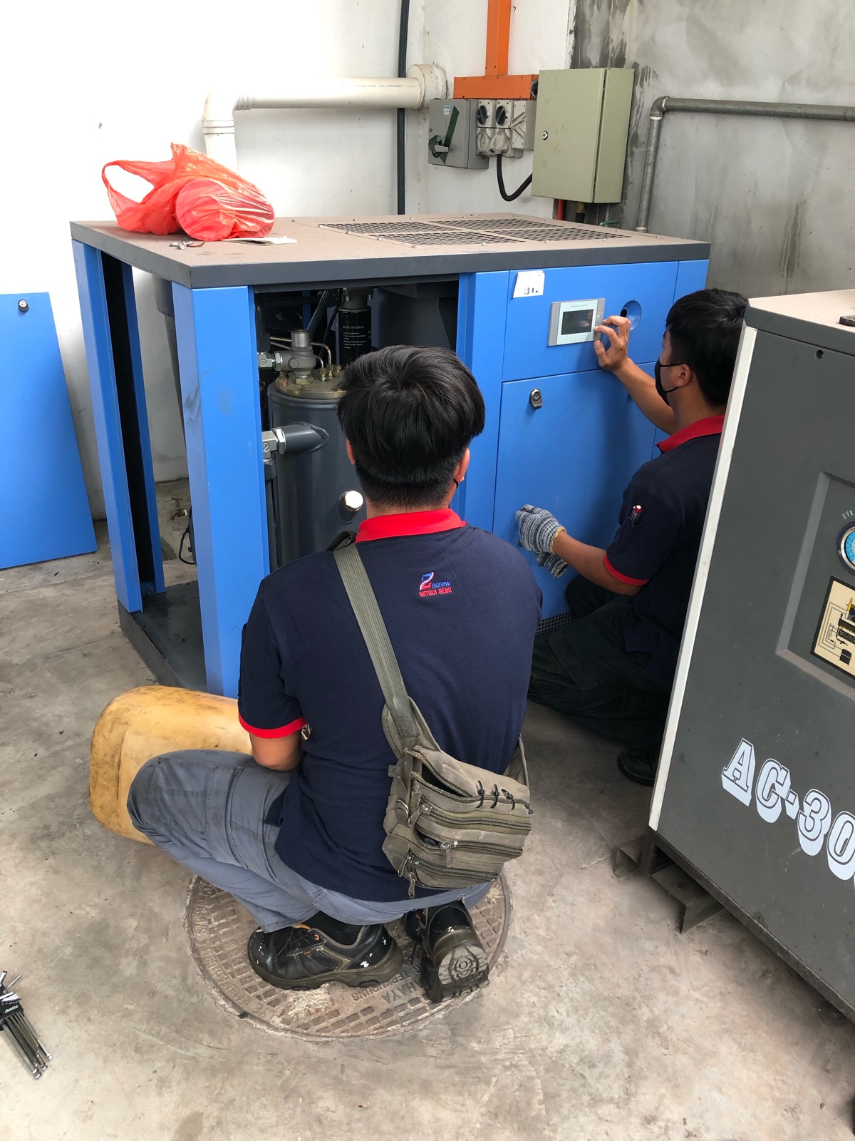 Service Screw Type Air Compressor 