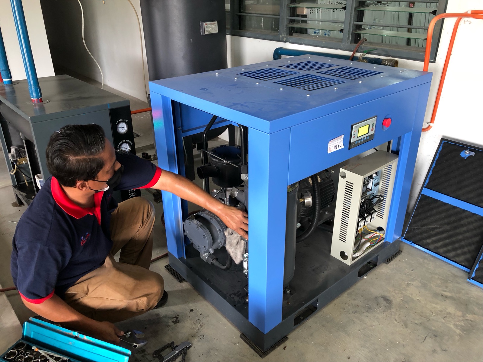 Service Screw Type Air Compressor 