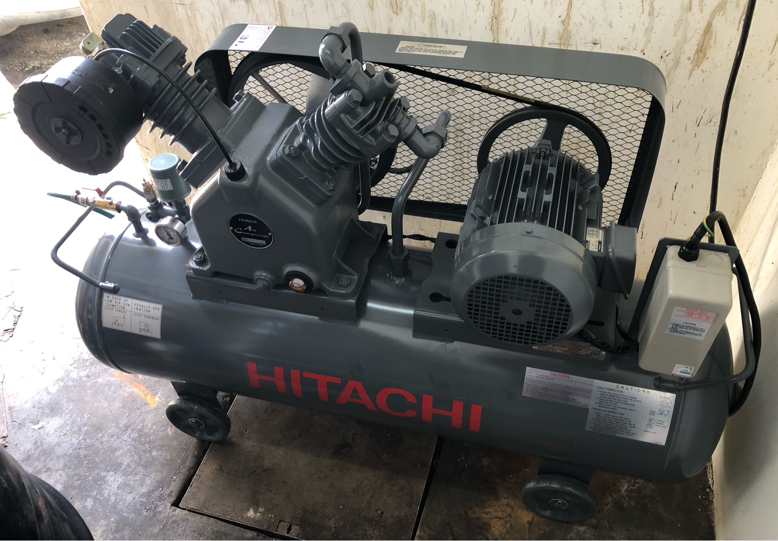 Hitachi Air Compressor 3.7P-9.5V5A