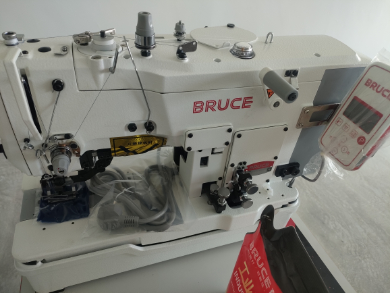 BRUCE BUTONHOLE SEWING MACHINE