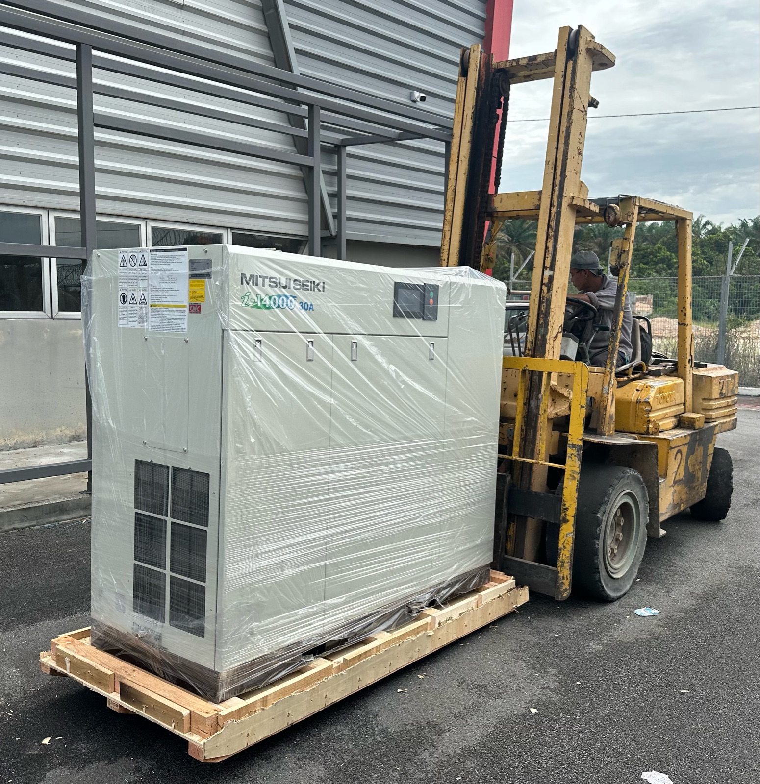 40 HP MITSUI SEIKI Oil Free Inverter Type Air Compressor 