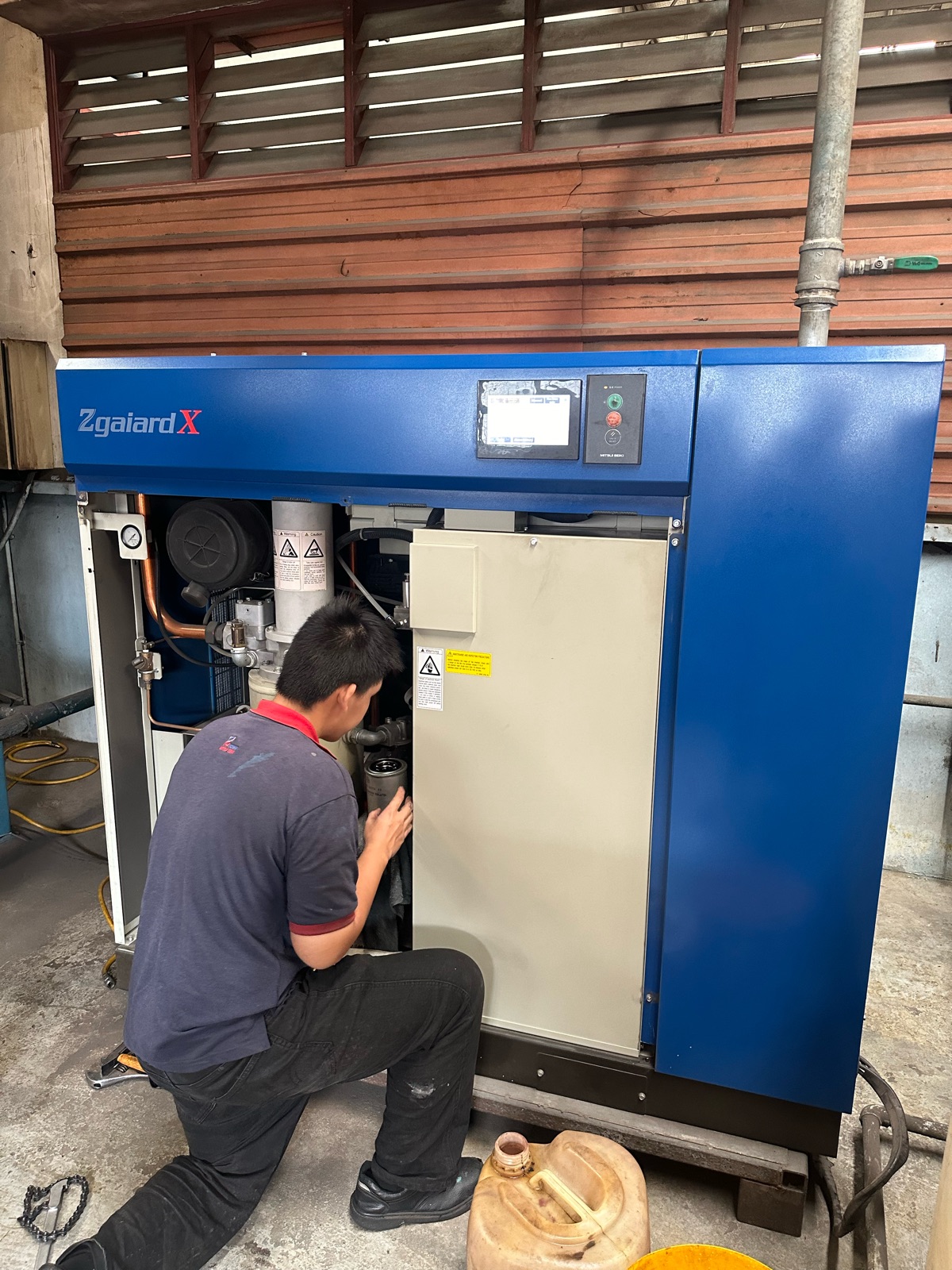 Service 50 HP Mitsui Seiki Inverter Type Air Compressor c/w Air Dryer 