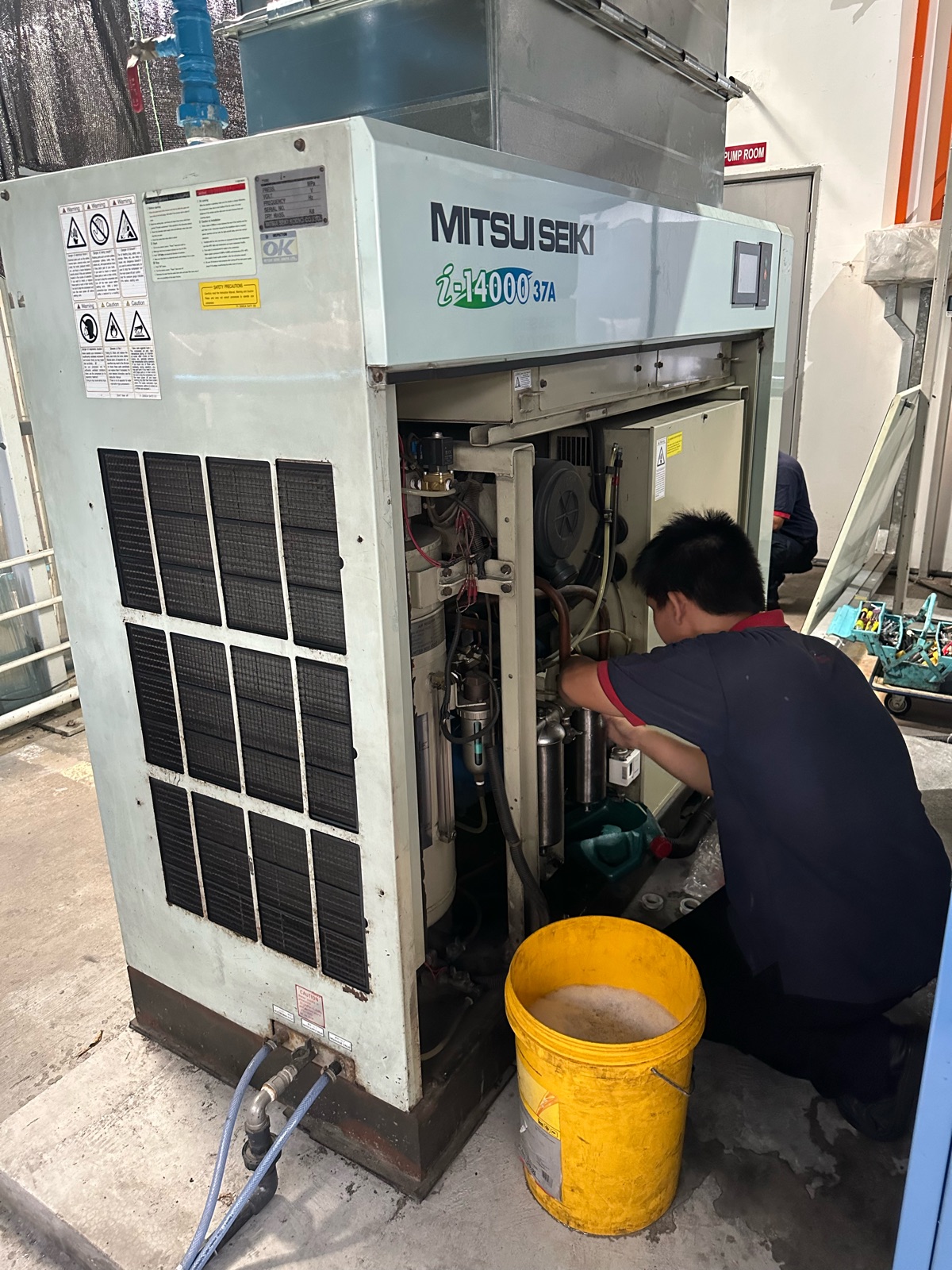 Service 50 HP Mitsui Seiki Oil Free Water Lubricated Inverter Type Air Compressor 