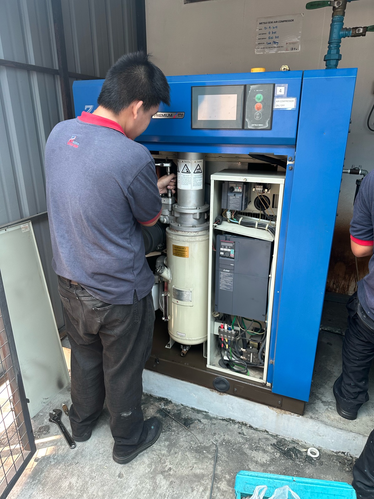 Service 30 HP Mitsui Seiki Inverter Type Air Compressor 
