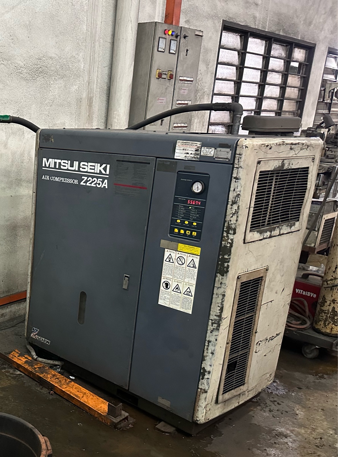 Mitsui Seiki Used Air Compressor Z225A