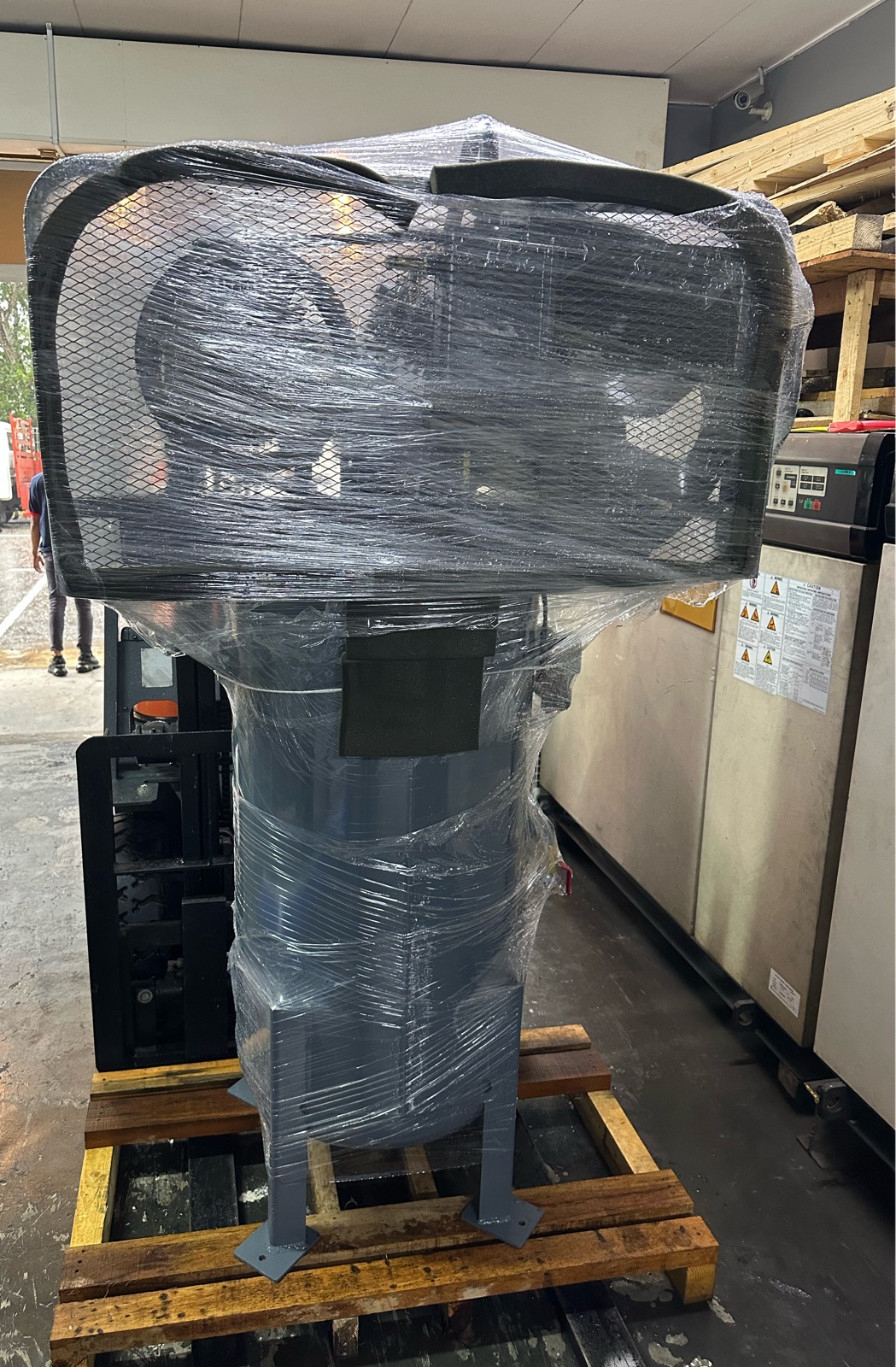 Hitachi 10 HP Air Compressor 7.5P-12.5V5A