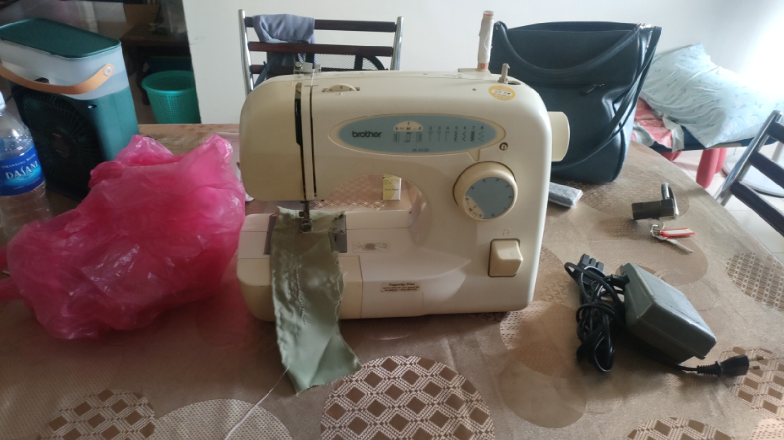 BROTHER PORTABLE SEWING MACHINE