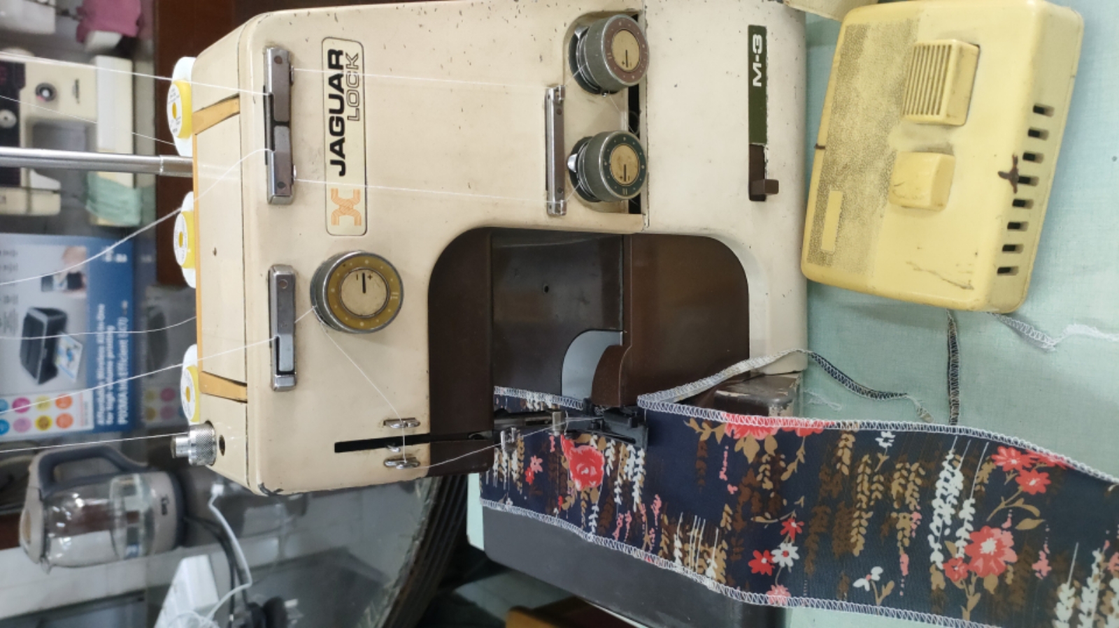 JAGUAR OVERLOCK SEWING MACHINE