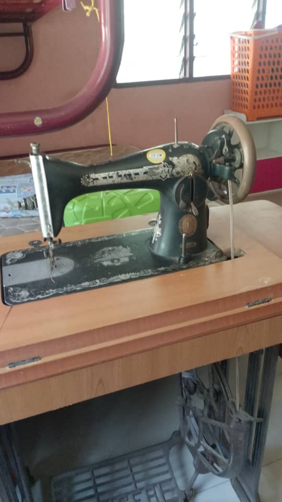 SECOND HAND SEWING MACHINE