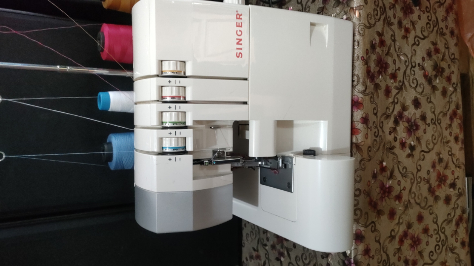 SINGER OVERLOCK SEWING MACHINE