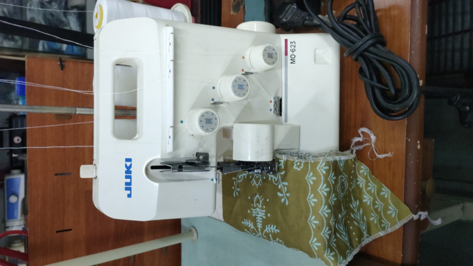 JUKI OVERLOCK SEWING MACHINE