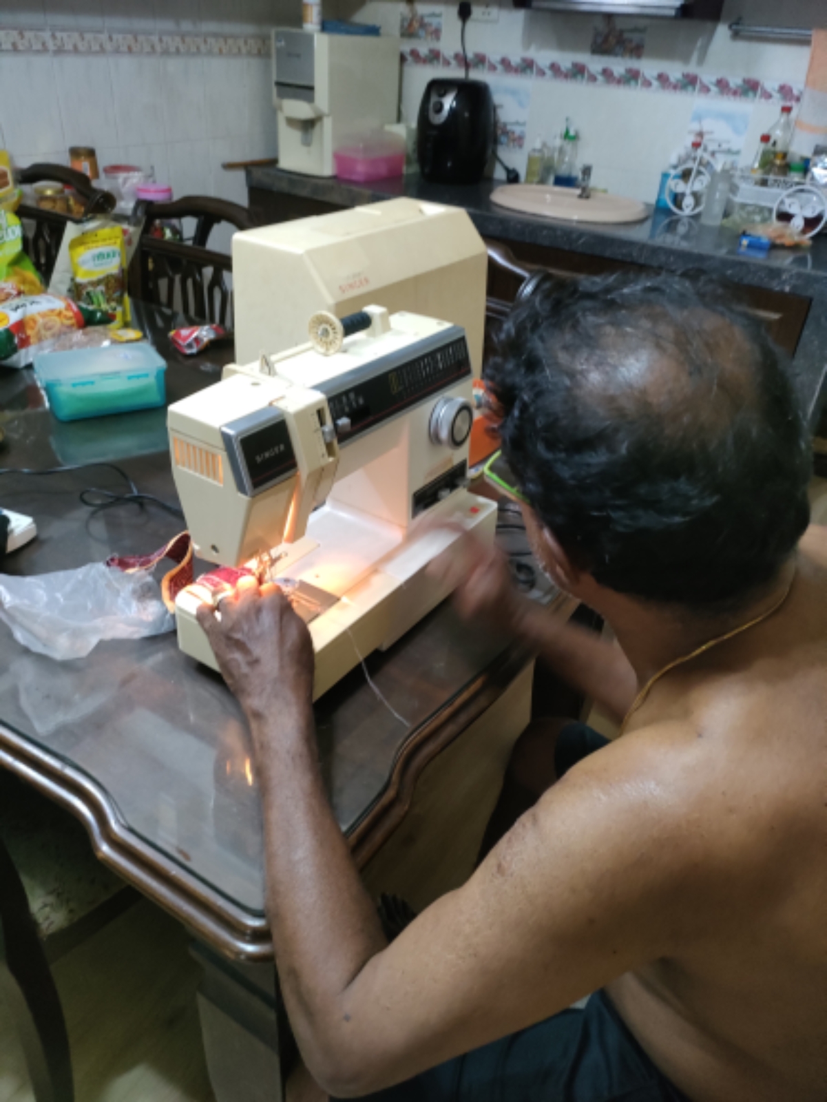 SINGER PORTABLE SEWING MACHINE SINGER PORTABLE SEWING MACHINE